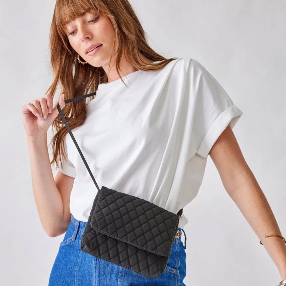 Vera Bradley small flap Hipster bag🖤 - Picture 2 of 8